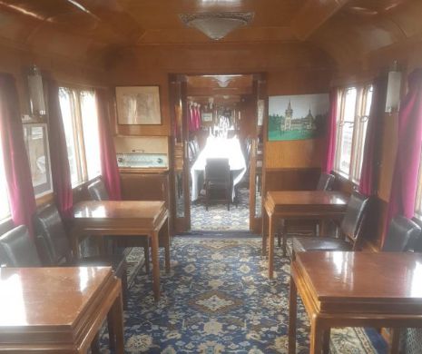 Cadre istorice din trenul regal, care transportă sicriul Regelui Mihai la Curtea de Argeș. Imagini de colecție