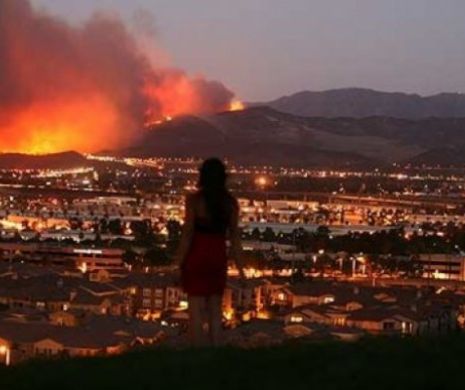 Dezastru în California. Peste 450 de clădiri din Los Angeles au fost făcute scrum