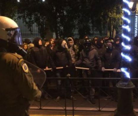 Înaintea vizitei lui Erdogan, sute de protestatari care strigau „Rezist!” au fost îndepărtaţi cu gaze lacrimogene