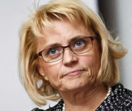 O deputată a ieșit din dezbaterea despre ALCOOLISM pentru a acorda primul ajutor unui consilier intoxicat cu alcool