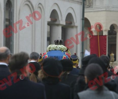 Regele Mihai. Este REVOLTĂTOR CE S-A ÎNTÂMPLAT chiar în timpul slujbei de la Patriarhie. Exclusiv EVZ. Video