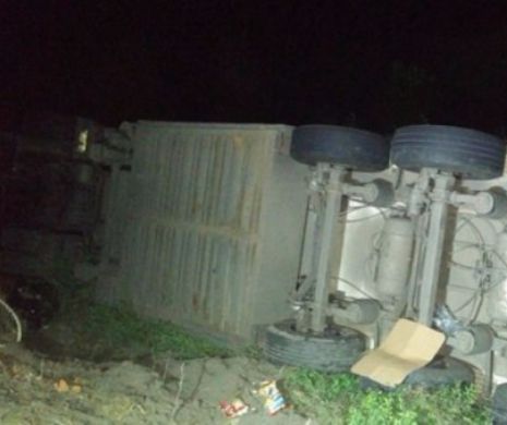 Un copil și o femeie și-au pierdut VIAȚA în urma unui ACCIDENT. 21 de POMPIERI, PREZENȚI la locul TRAGEDIEI