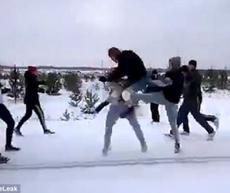 BĂTAIE până la sânge între două grupări de ultrași. Cum se termină RĂZBOIUL în toată regula | VIDEO INCREDIBIL