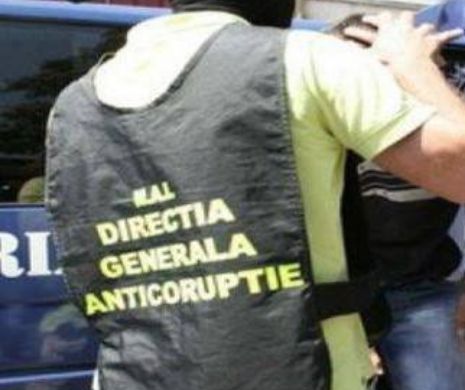 CORUPȚIE la RAR! Șpagă la FUNCȚIONARI pentru INSPECȚII FALSIFICATE