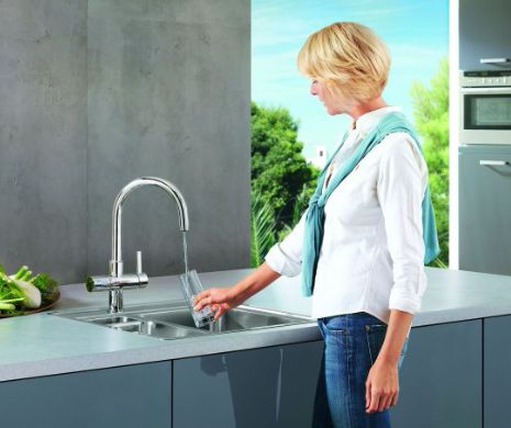 Descopera performanta uimitoarelor baterii de bucatarie cu actionare printr-o simpla atingere