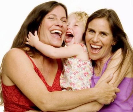 O instanţă din Germania a reuşit să dea un răspuns la o întrebare imposibilă: cine este tatăl într-o familie gay?