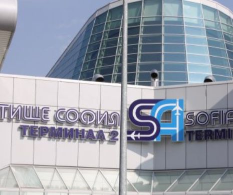 PANICĂ ÎN AEROPORT! Pasagerii au fost EVACUAȚI în urma unei ALERTE CU BOMBĂ