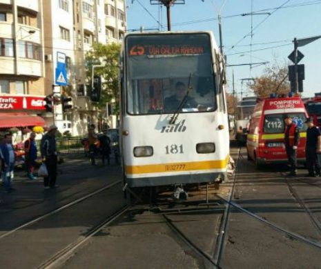 Scene CUTREMURĂTOARE la Arad. Din cauza NEATENȚIEI, o FETIȚĂ a ajuns sub ROȚILE TRAMVAIULUI