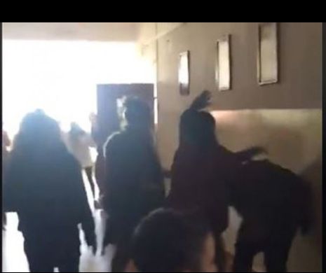 AREST LA DOMICILIU pentru MAMELE CARE AU BĂTUT UN COPIL în școală. Ce decizii a luat Inspectoratul Școlar Constanța