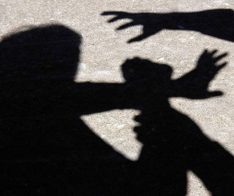 Băiat bătut de tată până l-a băgat în spital
