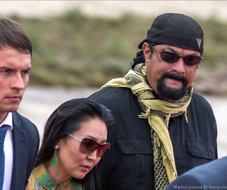 Celebrul actor Steven Seagal PROMOVEAZĂ  o monedă virtuală cel puţin dubioasă