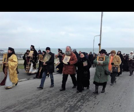 PROCESIUNE, pe malul mării, de DUMINICA ORTODOXIEI