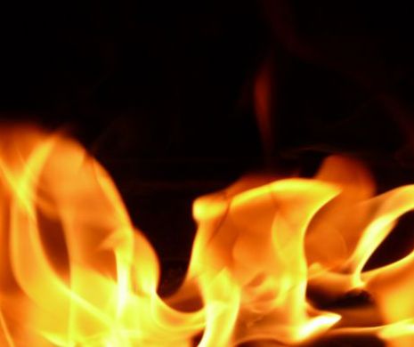 Un adolescent a turnat spirt pe brânza topită și i-a dat foc. Experimentul l-a băgat în spital