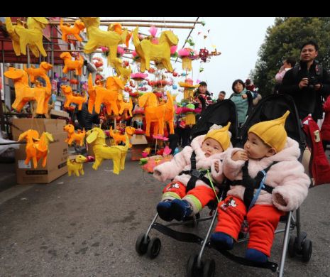 China renunță la controlul nașterilor