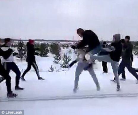 Fabricile de HULIGANI ale Rusiei. Scene rare de violenţă extremă. MAI RĂU CA ANIMALELE... Oare ce mai plănuieşte Putin? Video şocant