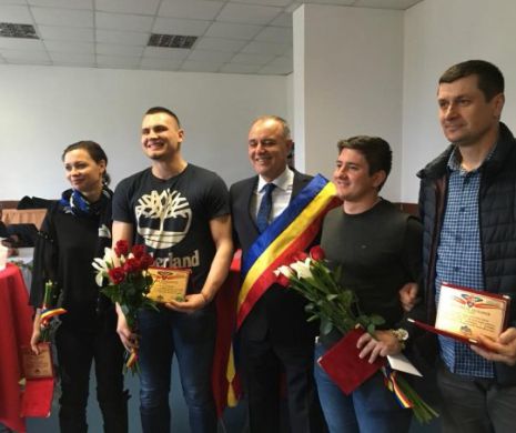 GEST EXEMPLAR. Un primar şi consilierii au DONAT ÎNDEMNIZAŢIILE pentru doi SPORTIVI OLIMPICI