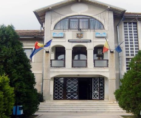 Măruţă la mare căutare la Primăria Bascov. Angajaţii au cheltuit aproape un miliard de lei pe SMS-uri în emiunea lui Măruţă