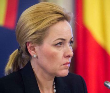O veche cunoștință, din nou lângă Carmen Dan. CONSILIERUL care a aflat de DOSARELE PENALE din presă revine în MAI