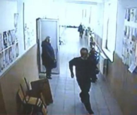 Scene VIOLENTE într-un liceu din România. Doi ELEVi de gimnaziu au BĂTUT un PROFESOR în mijlocul clasei