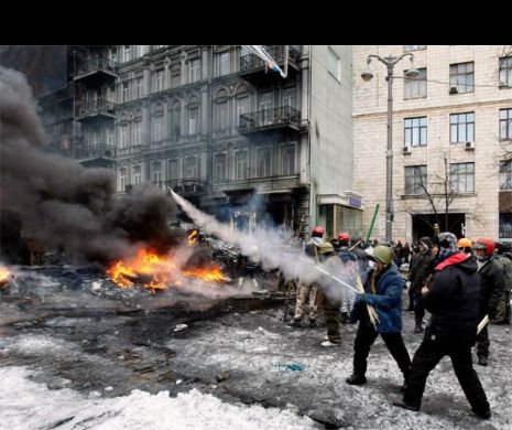 Situație EXPLOZIVĂ într-o ȚARĂ VECINĂ. Zeci de RĂNIȚI și ARESTAȚI. Reîncep LUPTELE de STRADĂ?