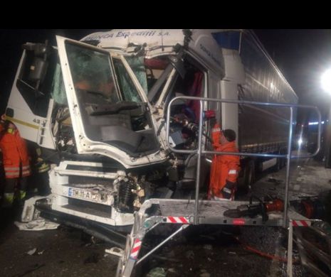 Șofer de tir încarcerat după ce a lovit un utilaj de deszăpezire