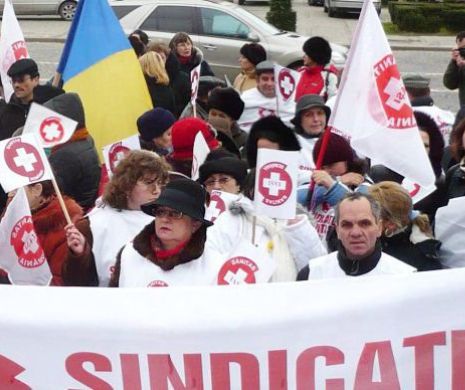 Sute de oameni PROTESTEAZĂ la Ministerul Muncii. Nemulțumirile salariale au atins COTE MAXIME. Pericol de GREVĂ GENERALĂ