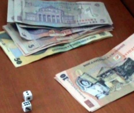 Trei ELEVI au oferit povestea SĂPTĂMÂNII din ÎNVĂȚĂMÂNT. PRINȘI că jucau BARBUT în CLASĂ