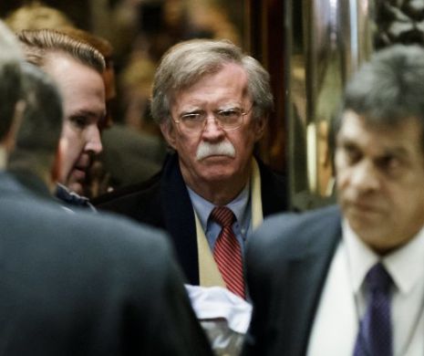 Trump aduce un Şoim războinic şi mustăcios în ograda Casei Albe