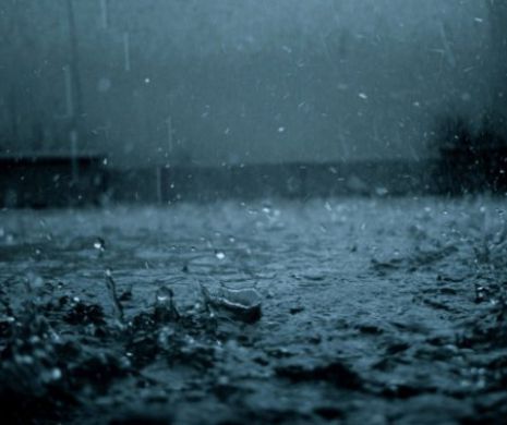 VREMEA ne JOACĂ FESTE. După câteva zile de VARĂ, ANM anunță PLOI TORENȚIALE și TEMPERATURI SCĂZUTE