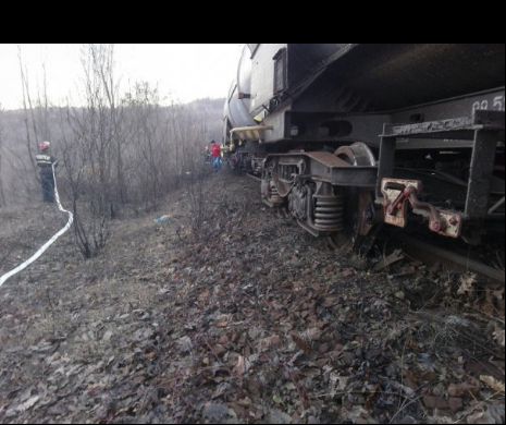 ACCIDENT FEROVIAR! Un tren cu 100 de persoane s-a ciocnit de o mașină