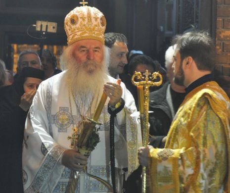 Alături de mitropolitul Ioan, mii de timișoreni s-au rugat de Înviere pentru victimele atentatului de la Munster I FOTO