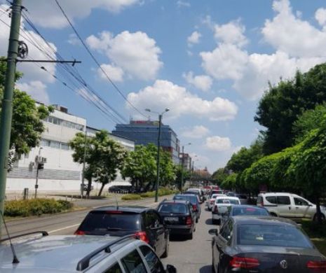 AMBUTEIAJE la tot pasul pe Valea Prahovei. Atenție, șoferi! Sfârșitul vacanței vine cu TRAFIC INTENS și pe AUTOSTRADĂ, înspre Capitală