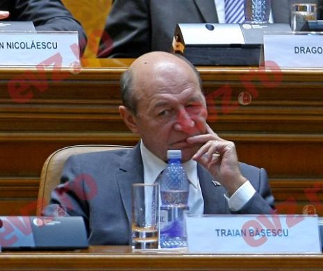 Băsescu  ATACĂ ÎNJOSIREA la care a ajuns Dragnea, pentru favoruri la nivel înalt. „A STAT ca un CHELNER!”