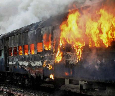 BREAKING NEWS! INCENDIU izbucnit într-un trec de CĂLĂTORI. Toată lumea a fost EVACUATĂ DE URGENȚĂ