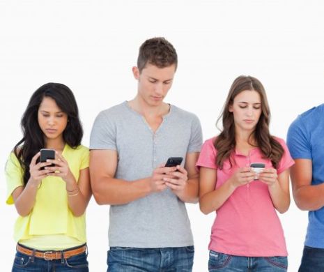 Când telefonul ne ține departe de socializare