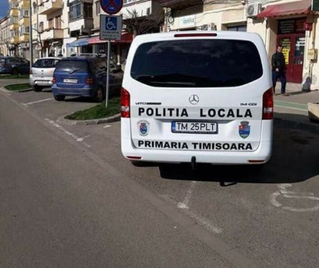 Dublă infracțiune la Poliția Locală Timișoara. Polițiștii au parcat mașina pe două locuri pentru persoane cu dizabilități