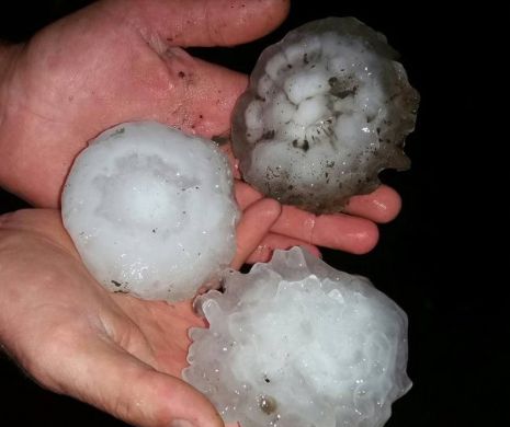 Fenomene METEO EXTREME, în mijlocul primăverii. BULGĂRII DE GHEAȚĂ au ÎNGROPAT China. FURTUNA GROAZEI face VICTIME în Rusia