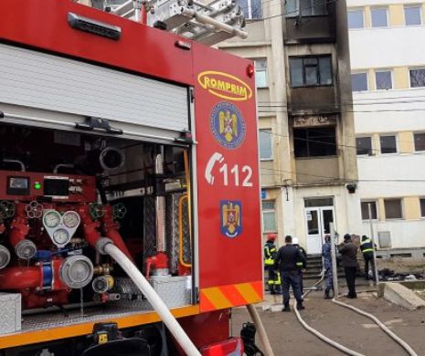 Incendiu de proporții! Acoperișul unui SPITAL din Turcia a luat foc