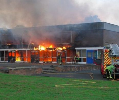 INCENDIU la o FACULTATE de PRESTIGIU din ROMÂNIA. Flăcările s-au întins pe 300 de METRI
