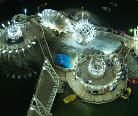INCIDENT grav la Salina Turda. 19 turiști, blocați într-un carusel