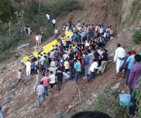 India, LOVITĂ de o NOUĂ TRAGEDIE. 27 de COPII și 3 ADULȚI, MORȚI într-un accident ÎNGROZITOR - IMAGINI ȘOCANTE