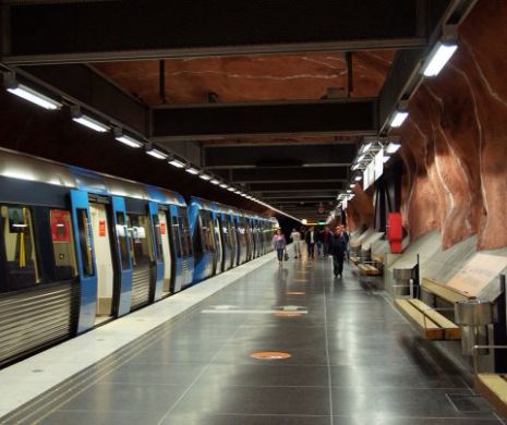 PANICĂ la metrou. O tânără a fost ATACATĂ pe peron. News Alert!