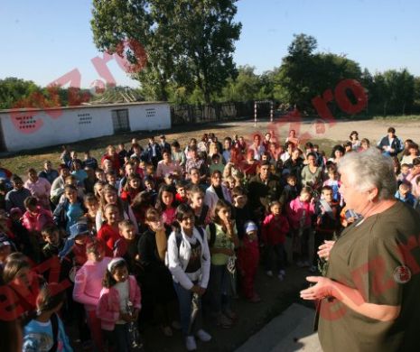 Polonezii ne scapă de veceurile din fundul curții