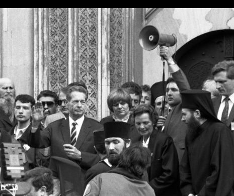 Povestea unei fotografii. 1992: Primul Paști cu Regele Mihai după 45 de ani de exil