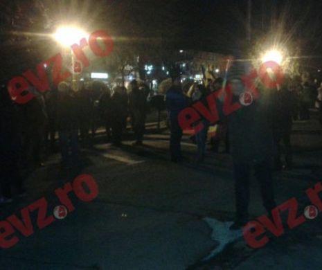 Proteste în București! Sute de persoane s-au adunat în fața Ministrului de Interne