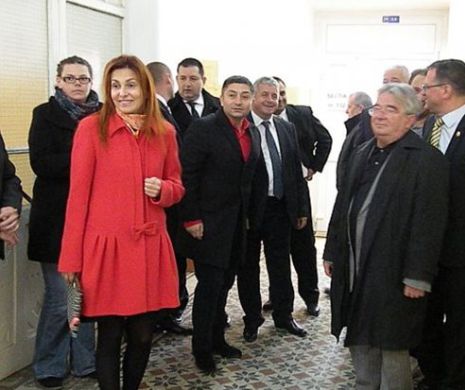 Războiul dintre finul lu Emil Boc și soția lui continuă. După ce a fost evacuată, femeia a câștigat un proces de reintegrar