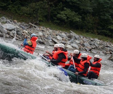 Un bărbat de 42 de ani a murit în timp de făcea rafting pe Defileul Jiului