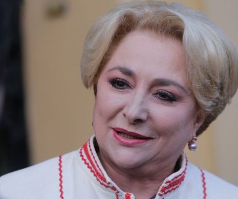 Viorica Dăncilă, PRINSĂ cu TELEFONU-N LALELE. Fotografiile care o dau de gol! FOTO ÎN TEXT