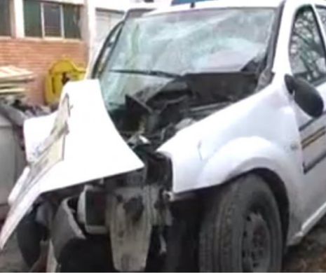 ACCIDENT provocat de un POLIȚIST BEAT. A făcut PRAF mașina de SERVICIU