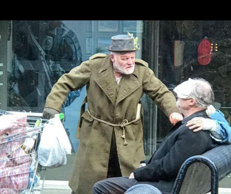 Anthony Hopkins, aşa cum nu credea nimeni că o să-l vadă:  CERŞETOR
